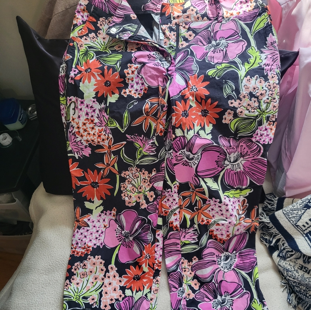 Lilly Pulitzer Black Floral Cropped Ankle Pants Size 6